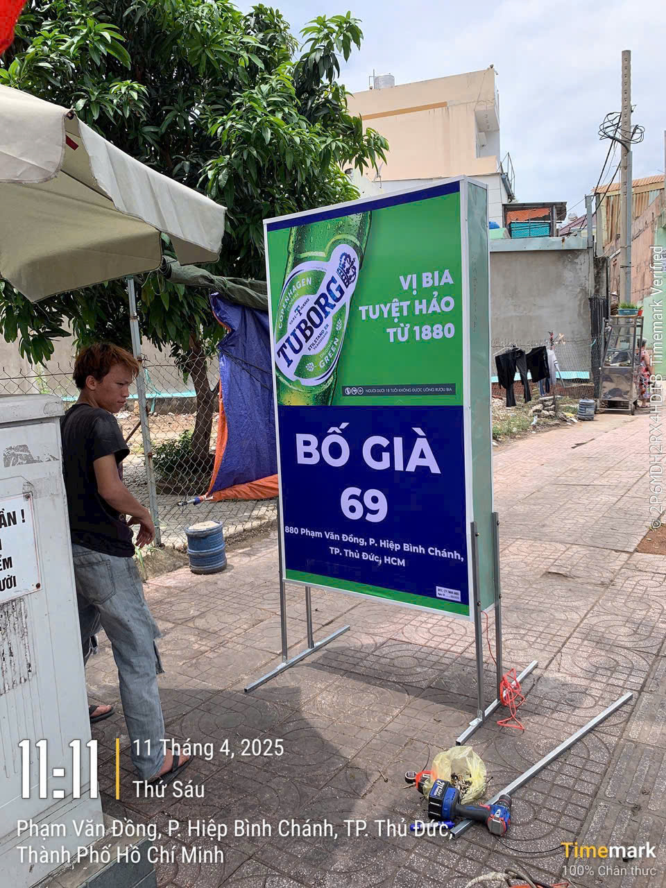 Standee cao cấp